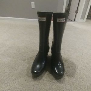Adorable Mid-Calf, Wedge Heel Hunter Rain Boots